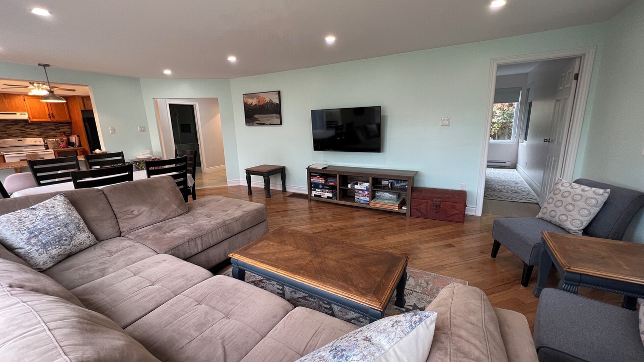 Photo of Livingroom in Scugog