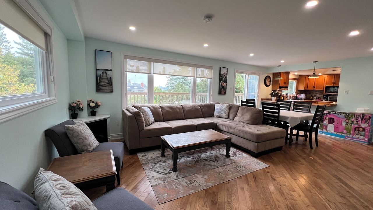 Photo of Livingroom in Scugog