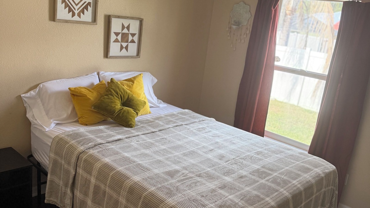 Photo of Bedroom in Cypress Gardens