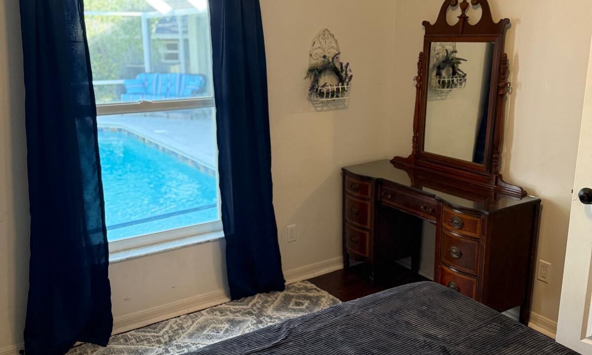 Photo of Bedroom in Cypress Gardens