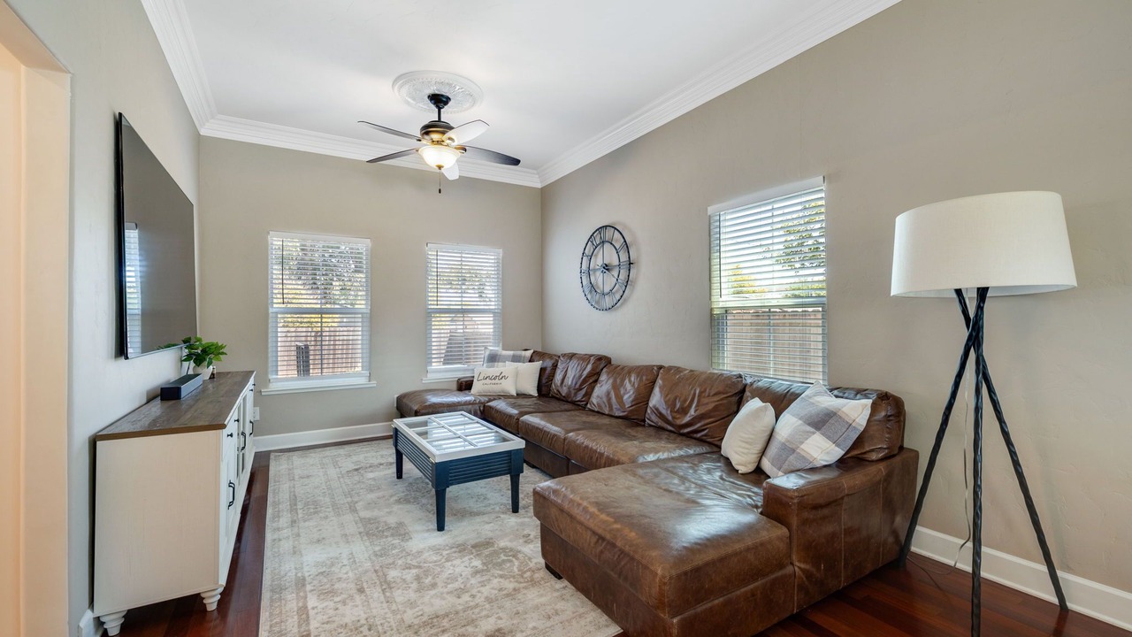 Photo of Livingroom in Downtown