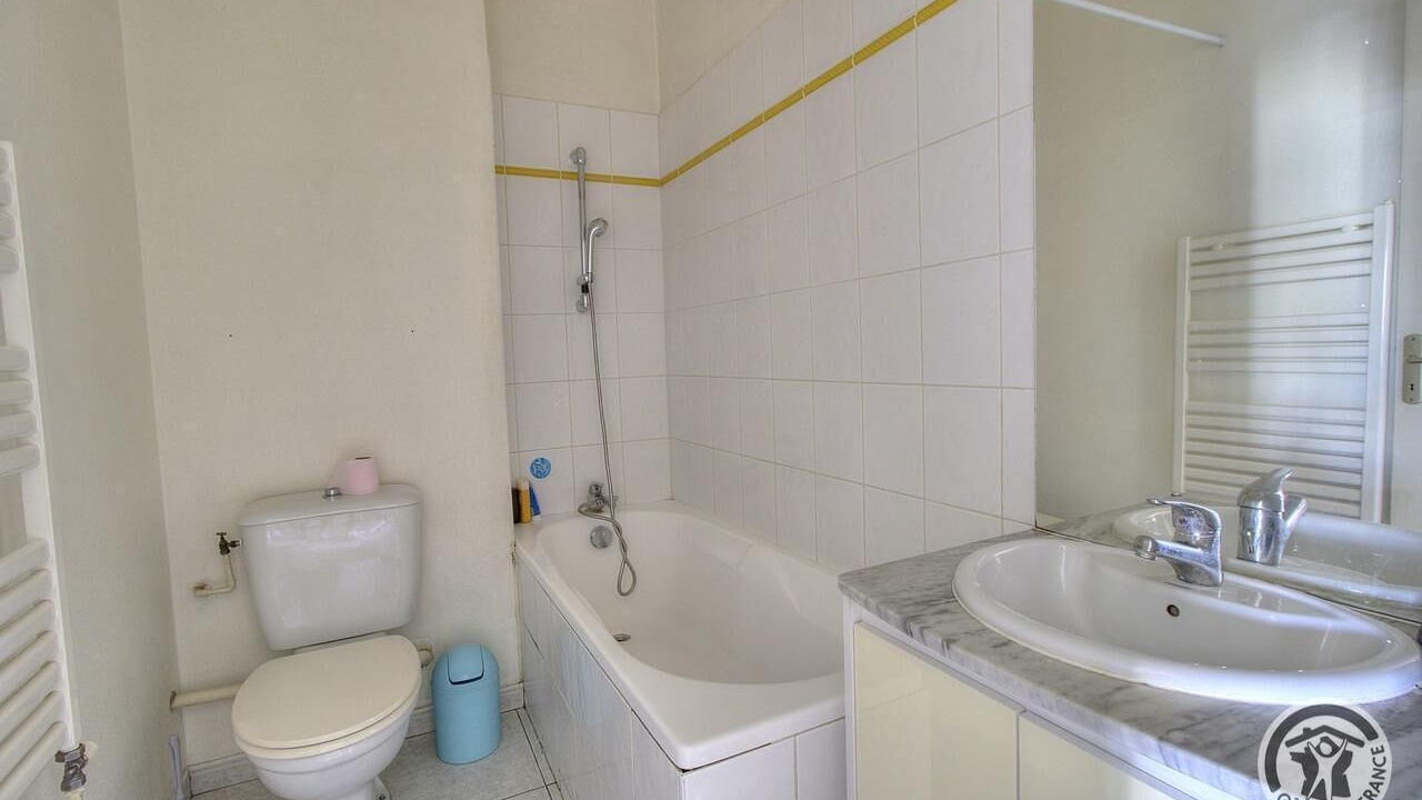Photo of Bathroom in Voltaire - Saint Amour