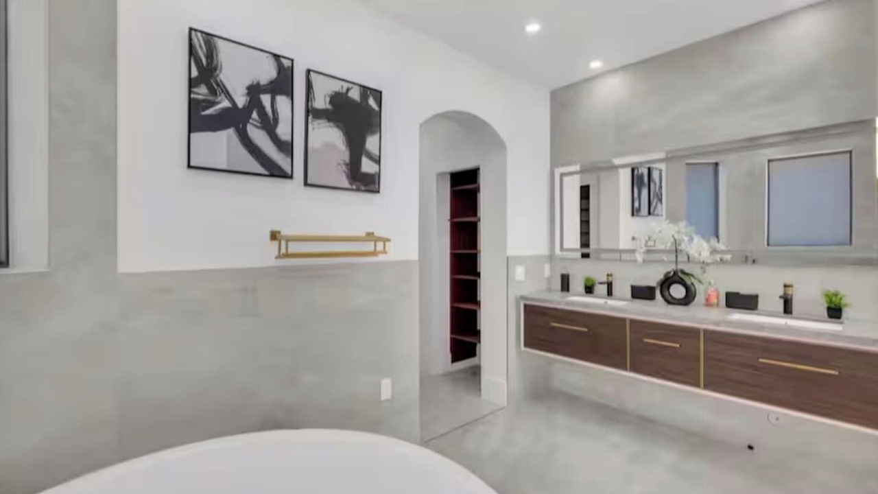 Photo of Bathroom in Ludlam