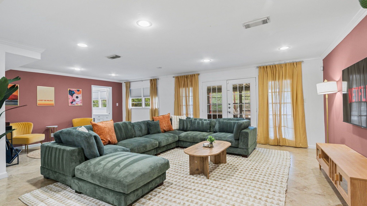 Photo of Livingroom in Braeswood Place