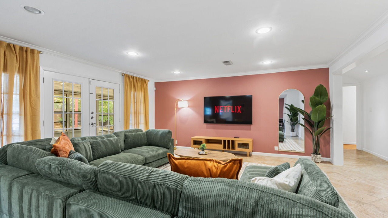 Photo of Livingroom in Braeswood Place