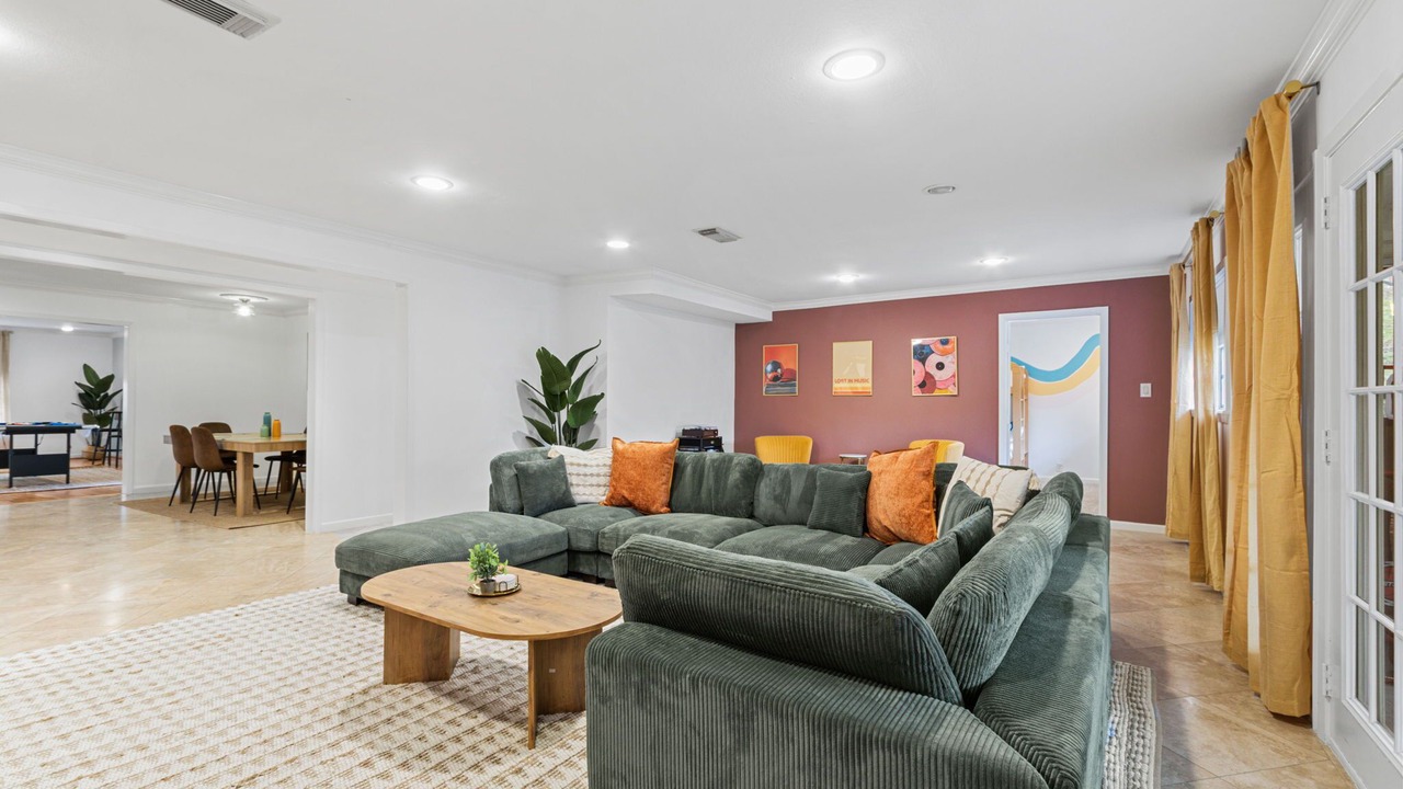 Photo of Livingroom in Braeswood Place