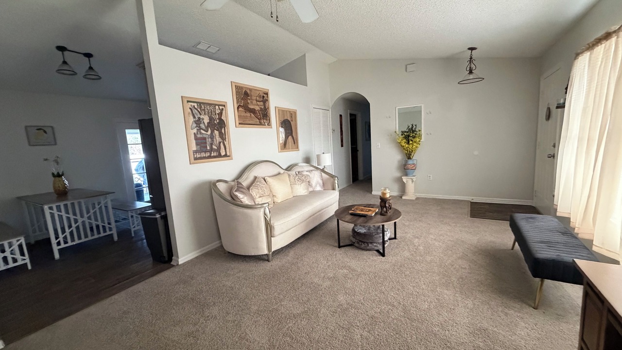 Photo of Livingroom in Deltona Lakes