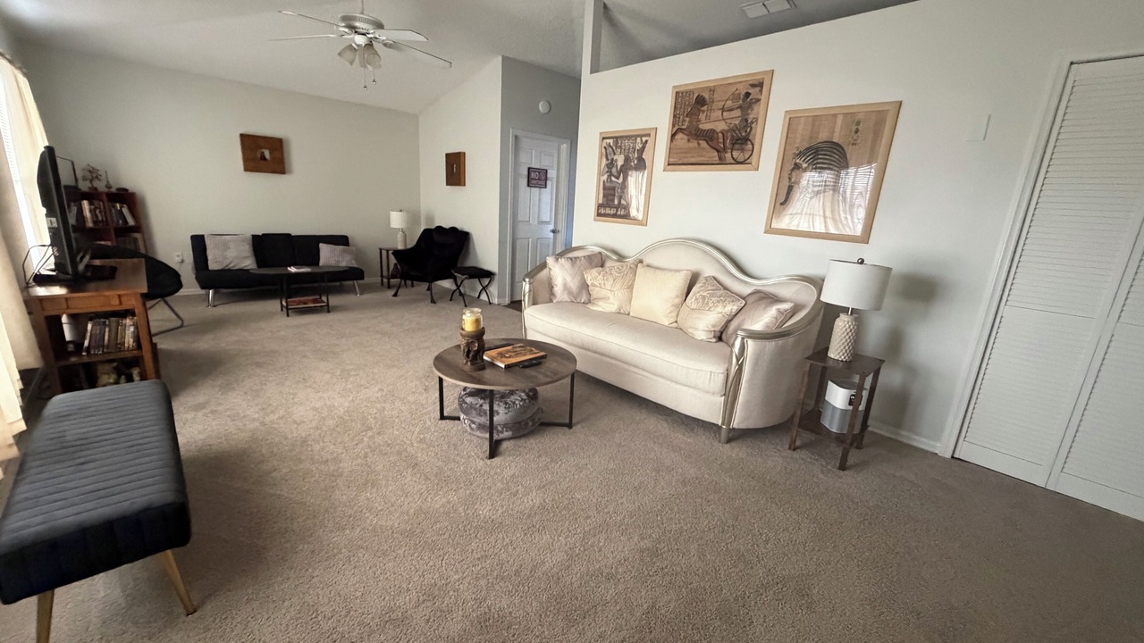 Photo of Livingroom in Deltona Lakes