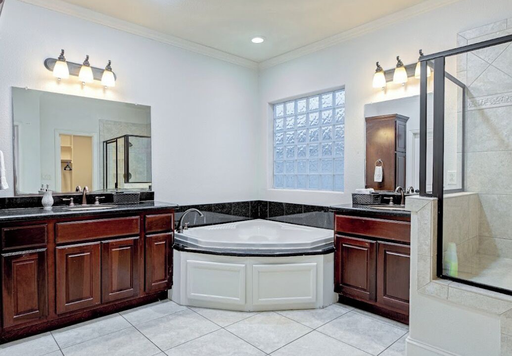 Photo of Bathroom in Woodlake - Briar Meadow