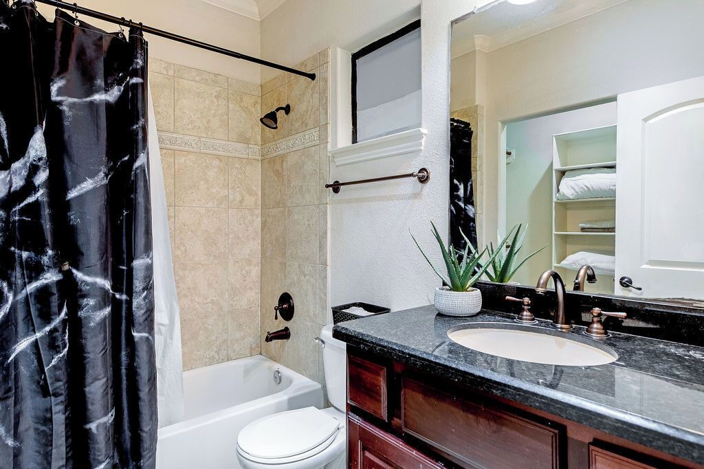 Photo of Bathroom in Woodlake - Briar Meadow