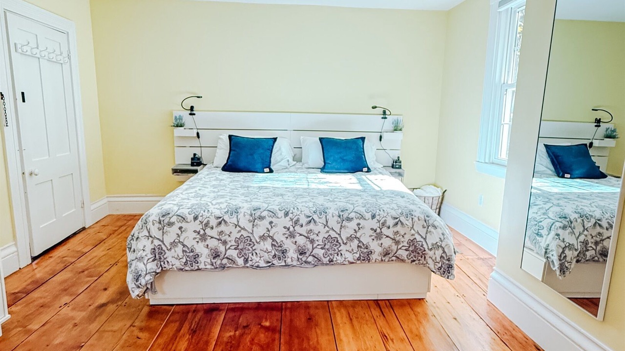 Photo of Bedroom in Bath