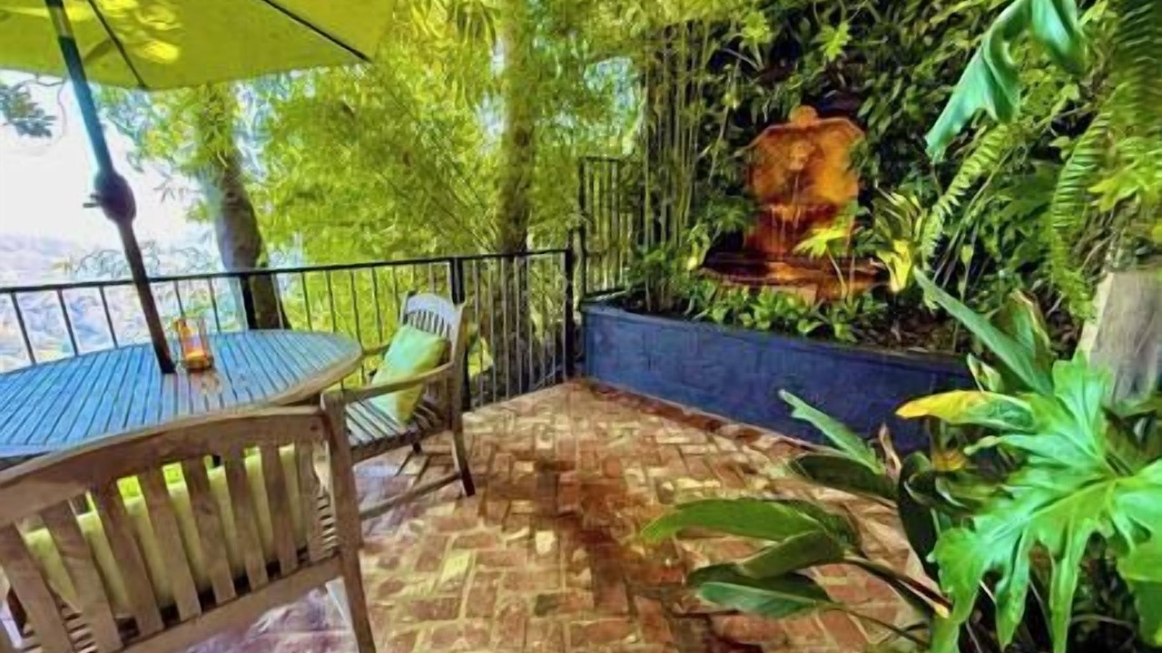 Photo of Outdoor in Hollywood Hills West
