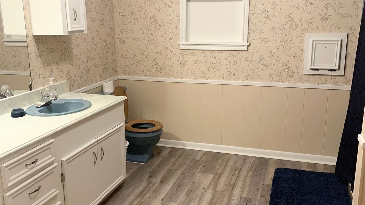 Photo of Bathroom in Sulphur