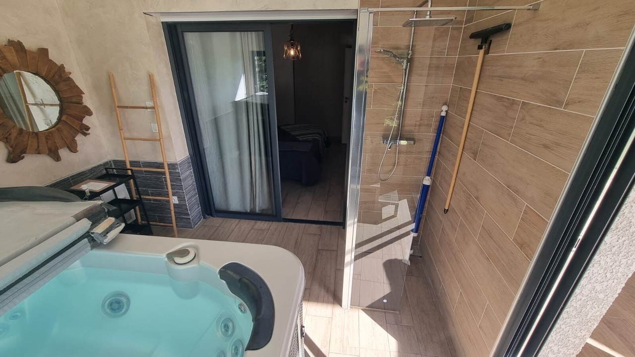 Photo of Bathroom in Grisolles