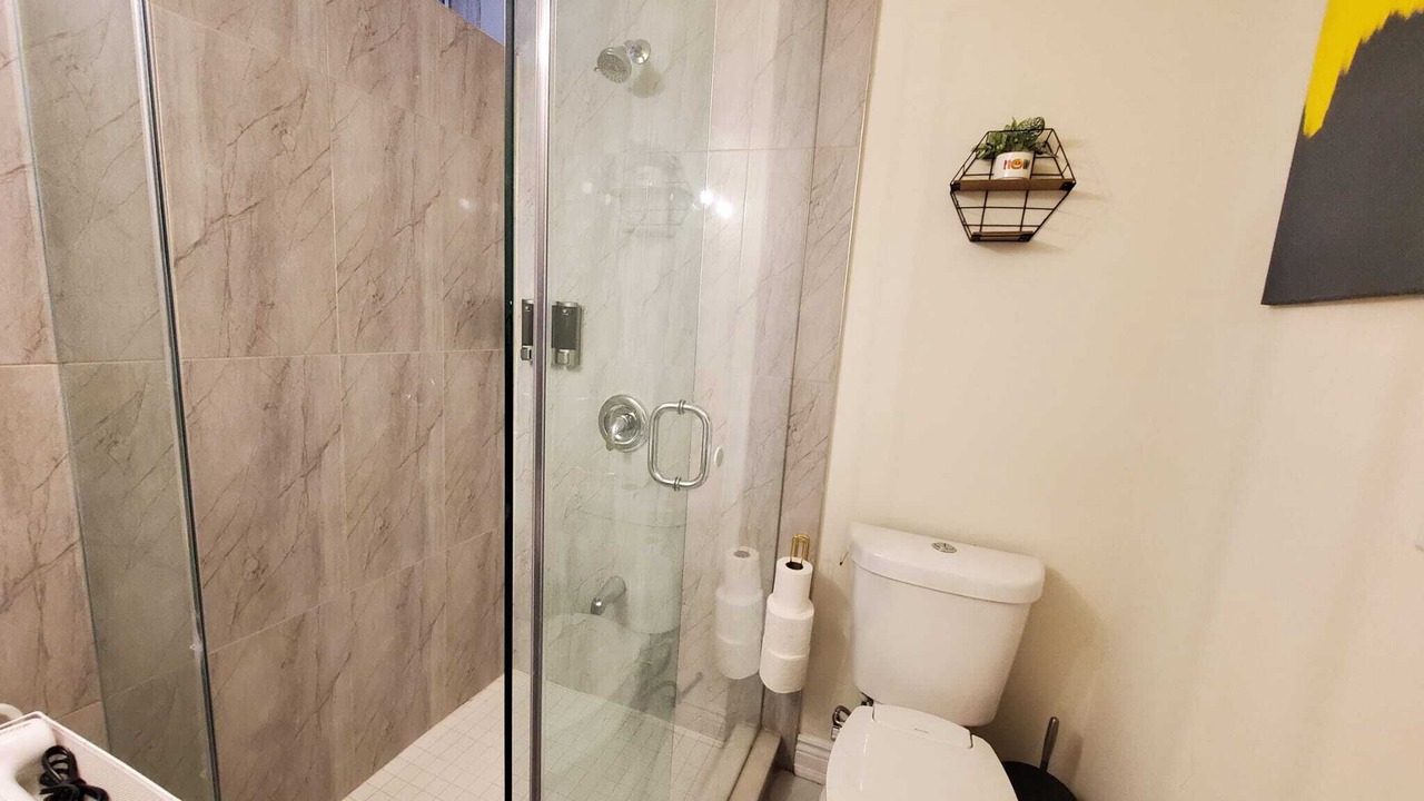 Photo of Bathroom in Hurontario