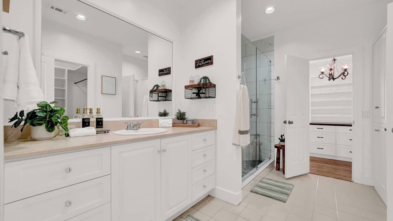 Photo of Bathroom in Clodine
