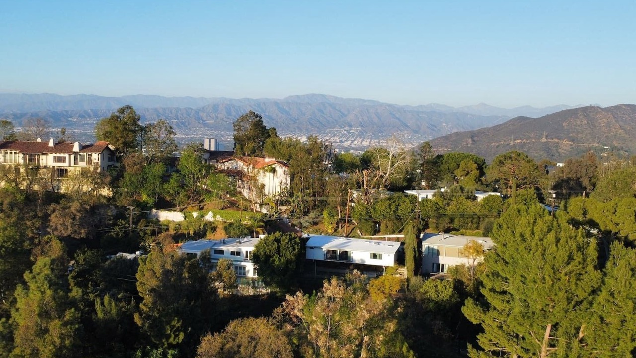 Photo of Others in Hollywood Hills