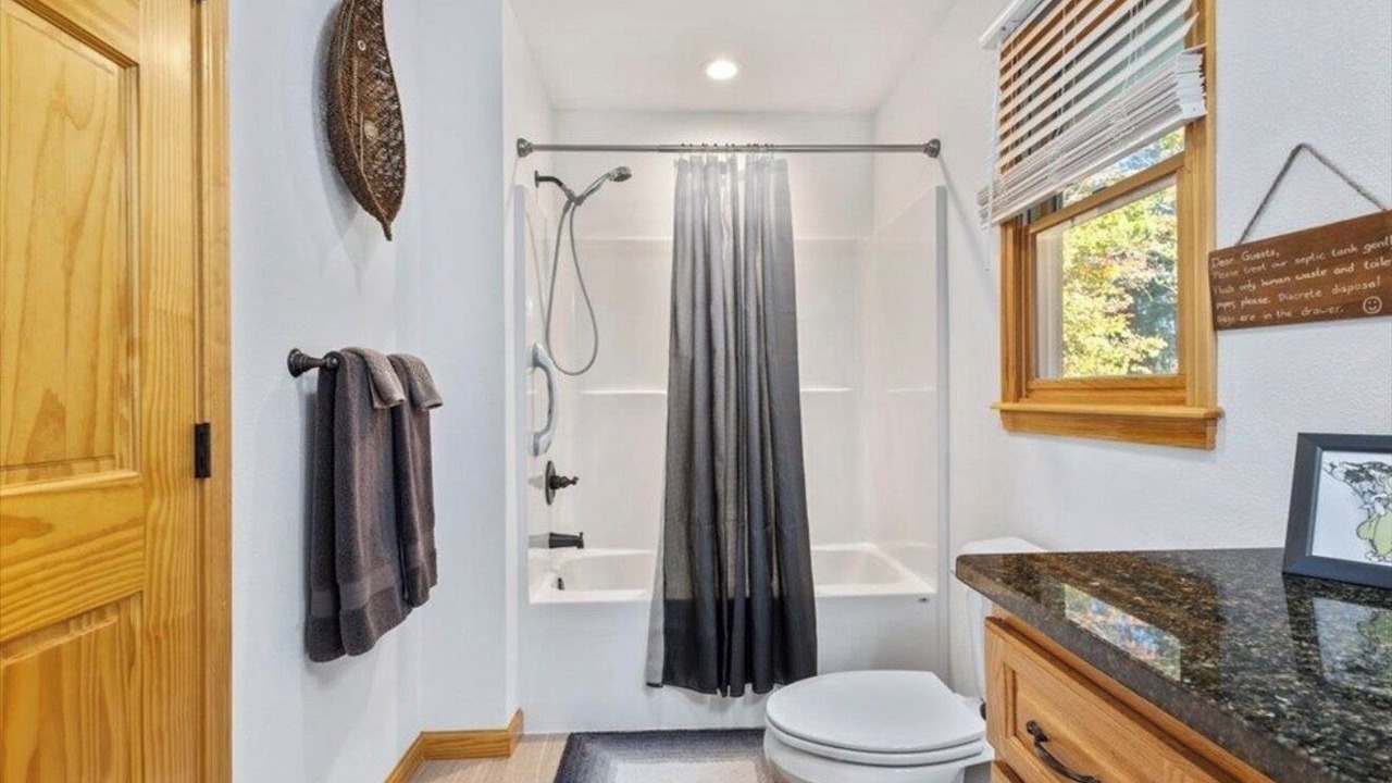 Photo of Bathroom in Unaka
