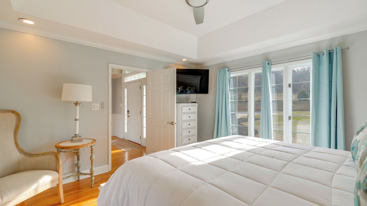 Photo of Bedroom in Piney Flats