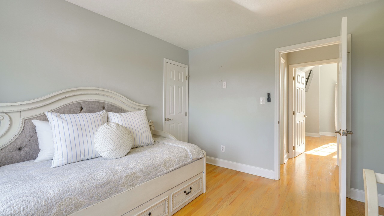 Photo of Bedroom in Piney Flats