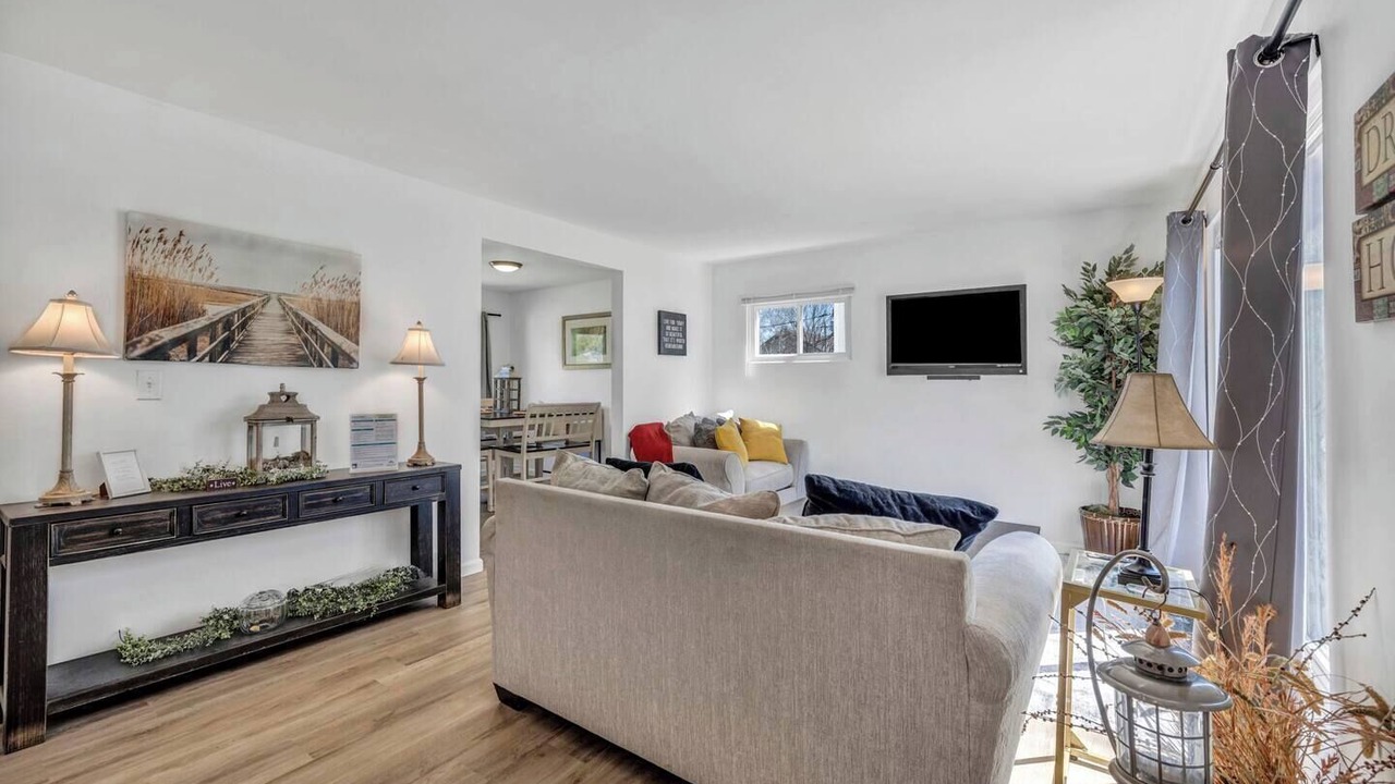 Photo of Livingroom in Cuyahoga Falls