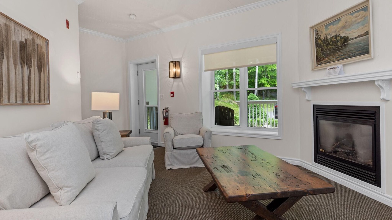 Photo of Livingroom in Lake of Bays