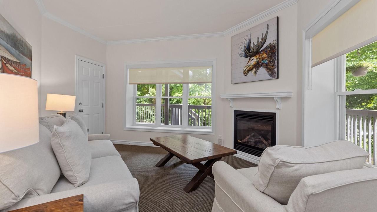 Photo of Livingroom in Lake of Bays