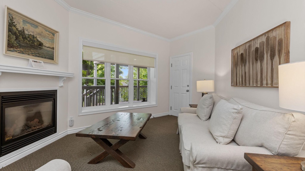 Photo of Livingroom in Lake of Bays
