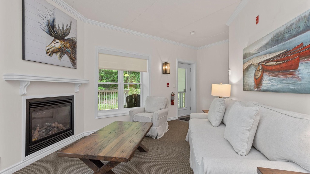 Photo of Livingroom in Lake of Bays