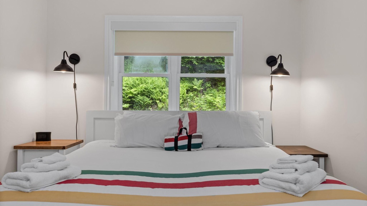 Photo of Bedroom in Lake of Bays