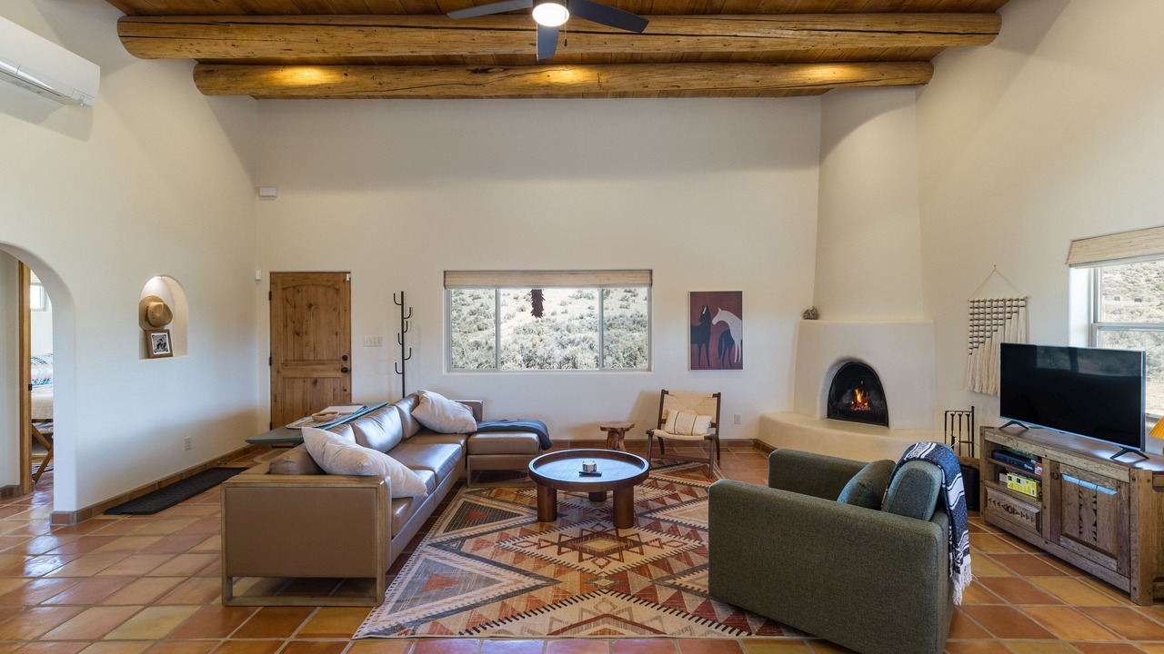Photo of Livingroom in Ranchos De Taos