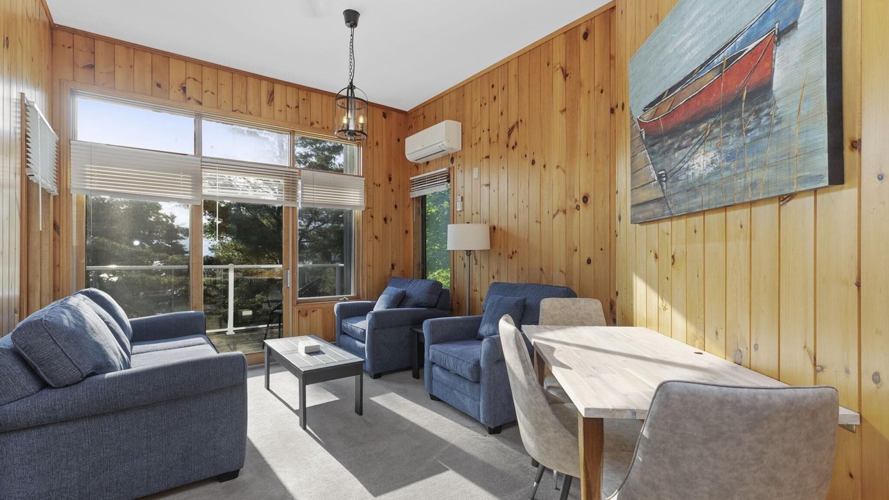 Photo of Livingroom in Lake of Bays