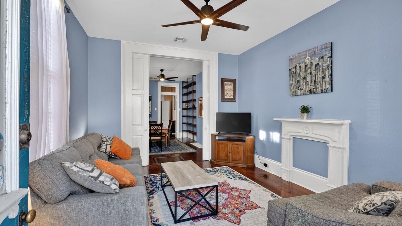 Photo of Livingroom in Algiers Point