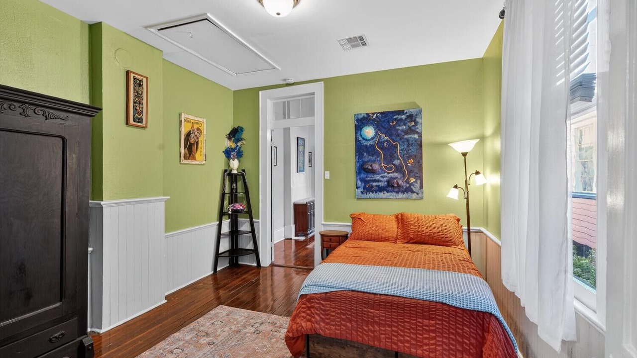 Photo of Bedroom in Algiers Point