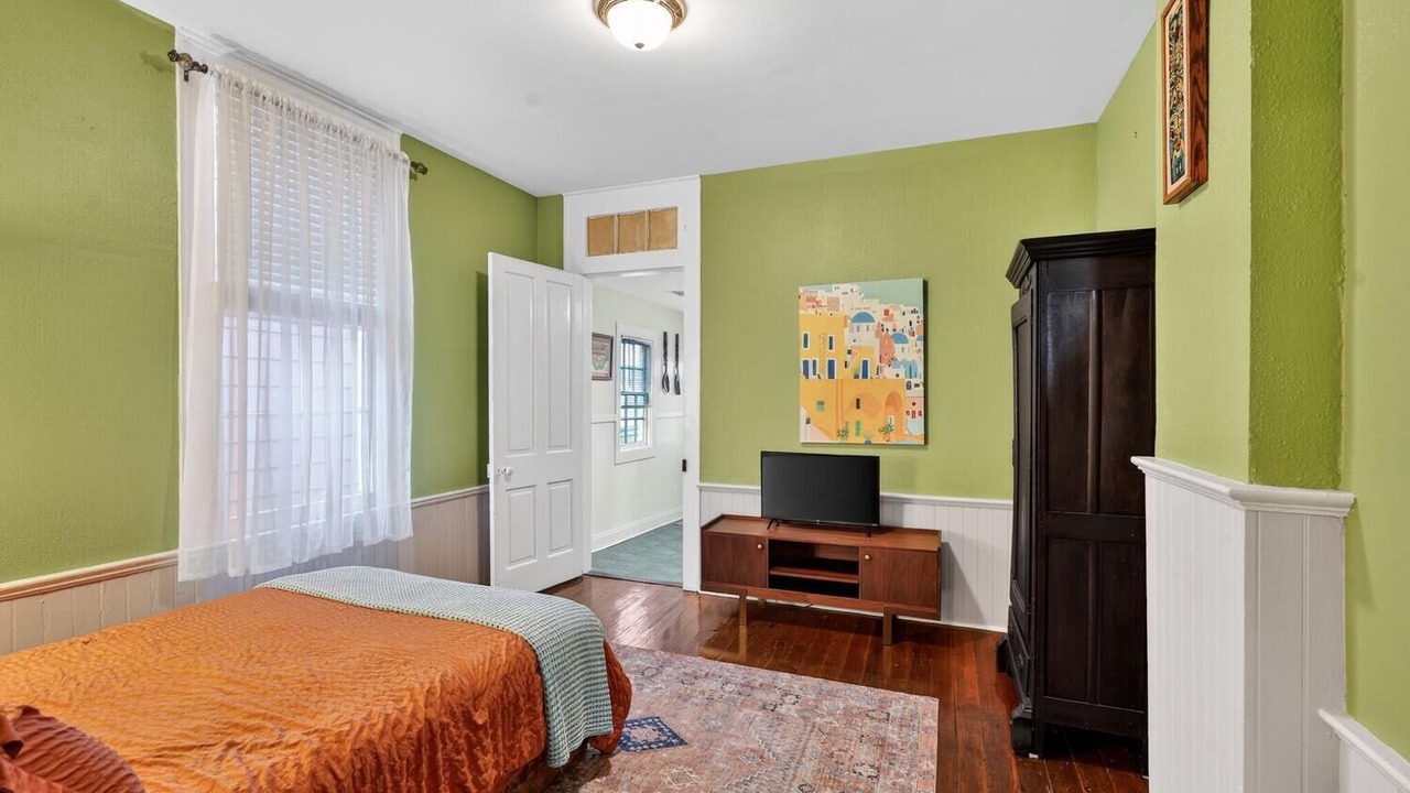 Photo of Bedroom in Algiers Point
