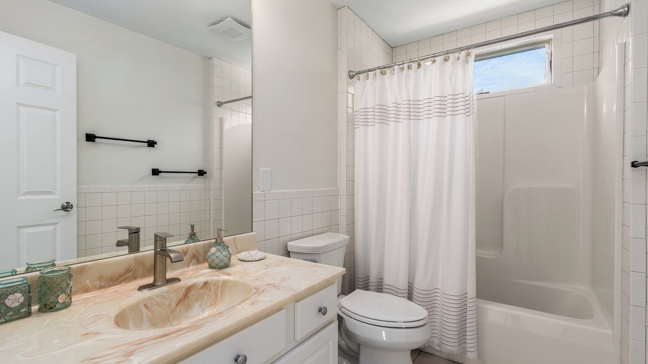 Photo of Bathroom in Teaticket