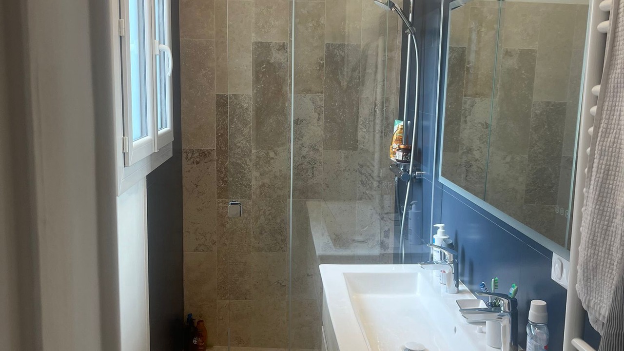 Photo of Bathroom in Saint Genes