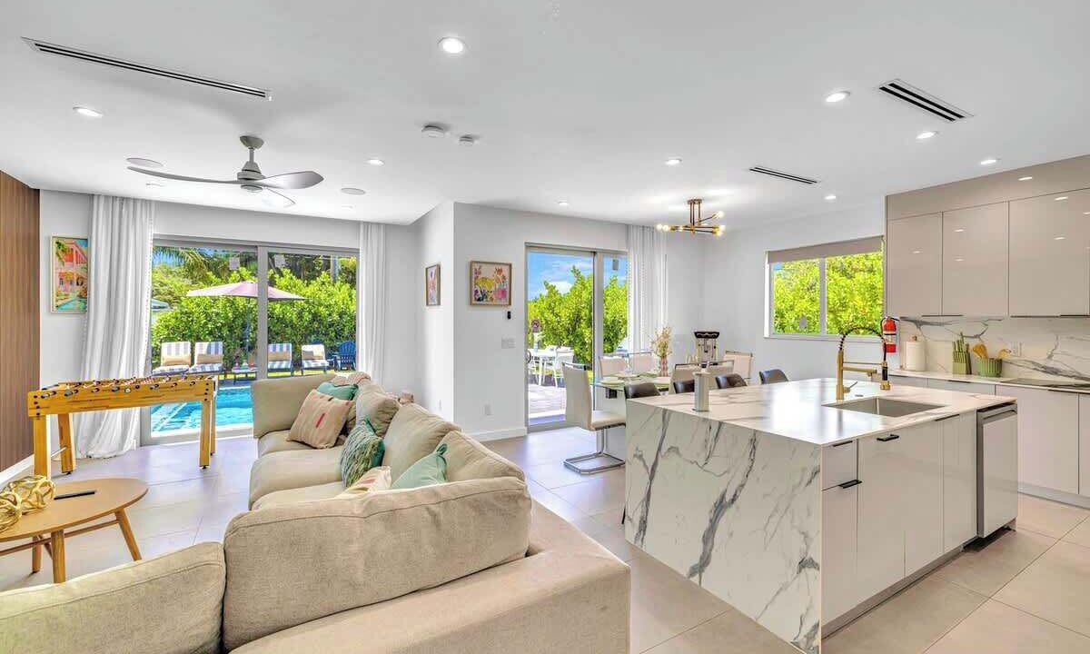 Photo of Livingroom in South Middle River