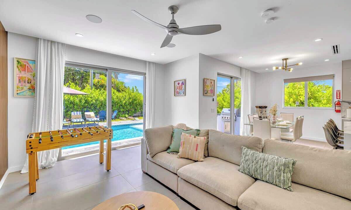 Photo of Livingroom in South Middle River