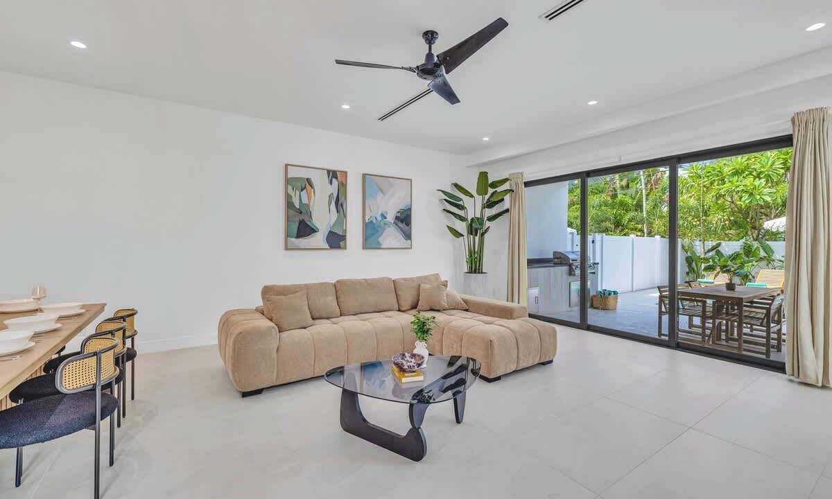 Photo of Livingroom in Lake Ridge