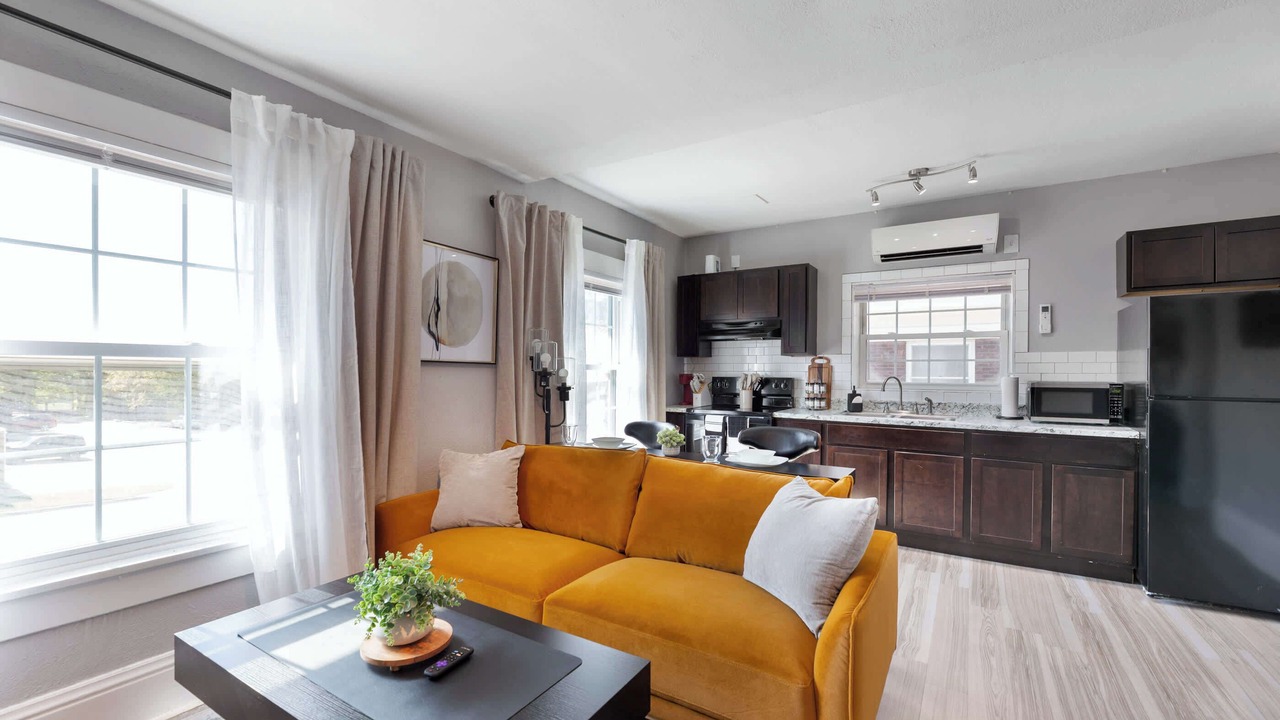 Photo of Livingroom in College Hill
