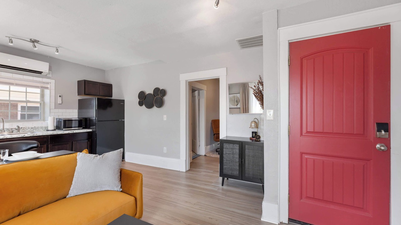 Photo of Livingroom in College Hill
