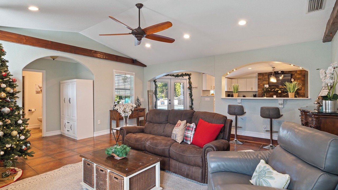 Photo of Livingroom in Longwood