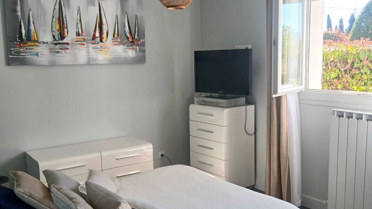 Photo of Bedroom in Montbazin