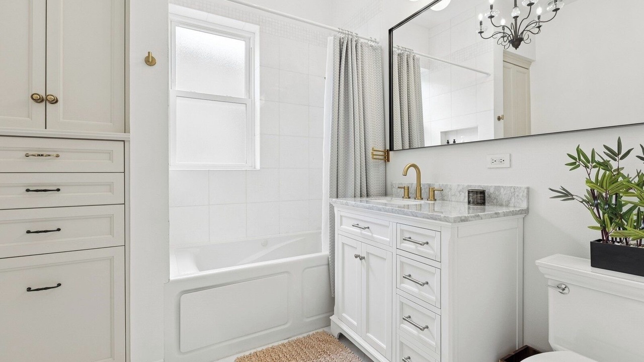 Photo of Bathroom in Ravenswood