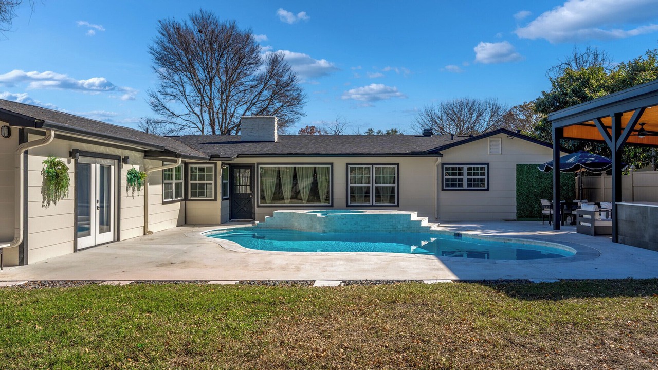 Photo of Outdoor in Vance Jackson
