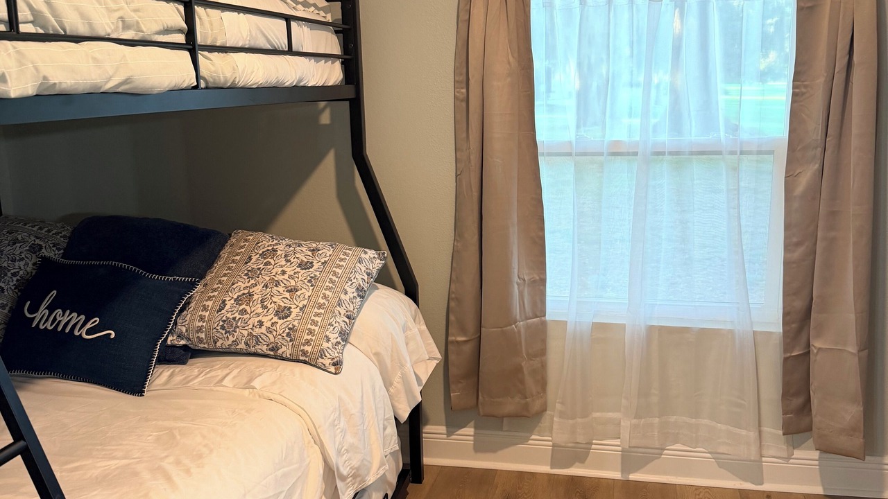 Photo of Bedroom in Lake Hamilton