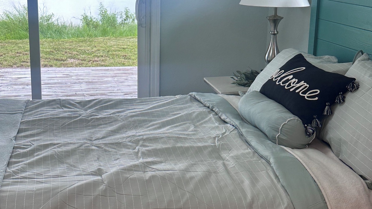 Photo of Bedroom in Lake Hamilton