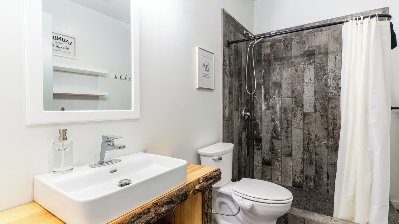 Photo of Bathroom in Marmora and Lake