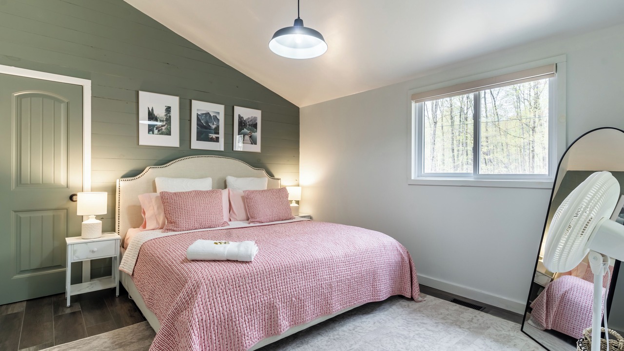Photo of Bedroom in Marmora and Lake